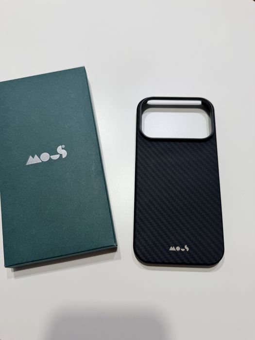 Husa Fibra Carbon Iphone 17 pro MOUS