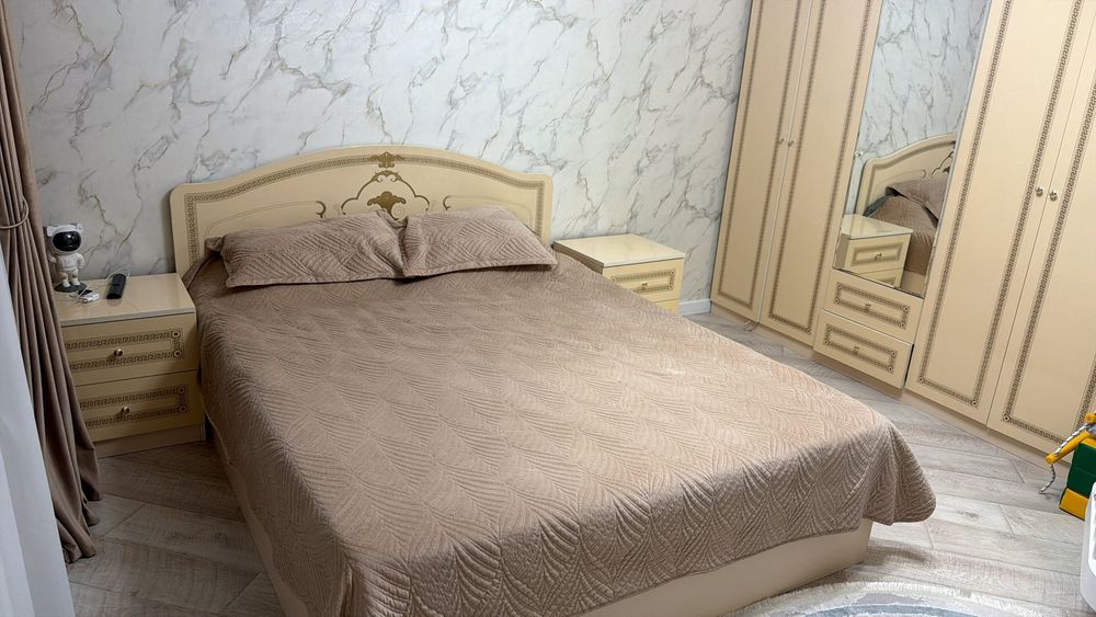 Продам спальный гарнитур