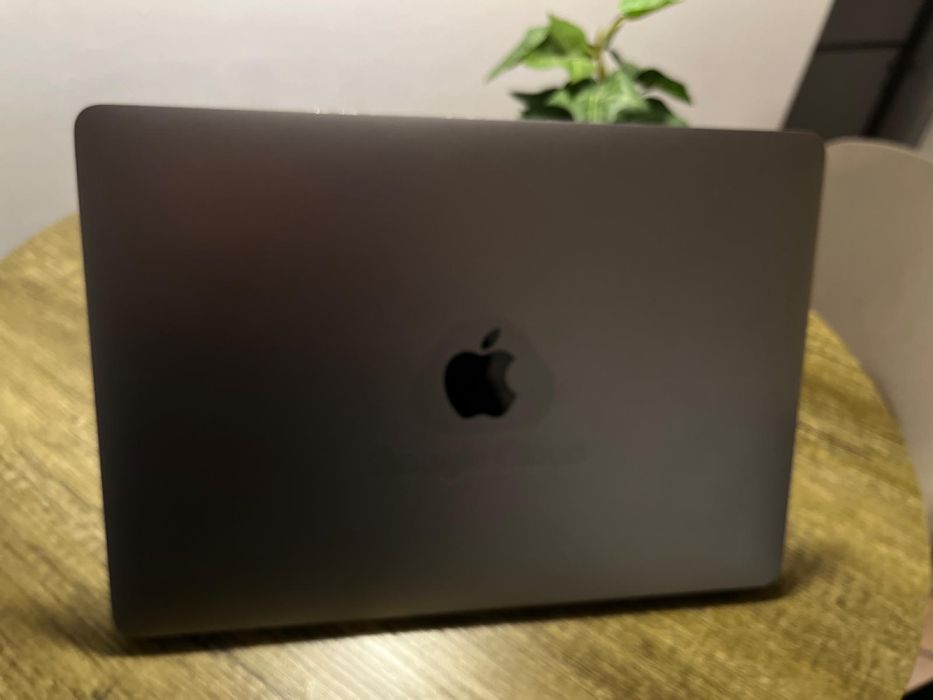 MacBookPro 14,2 13 Inch i7 16Gb RAM 256GB