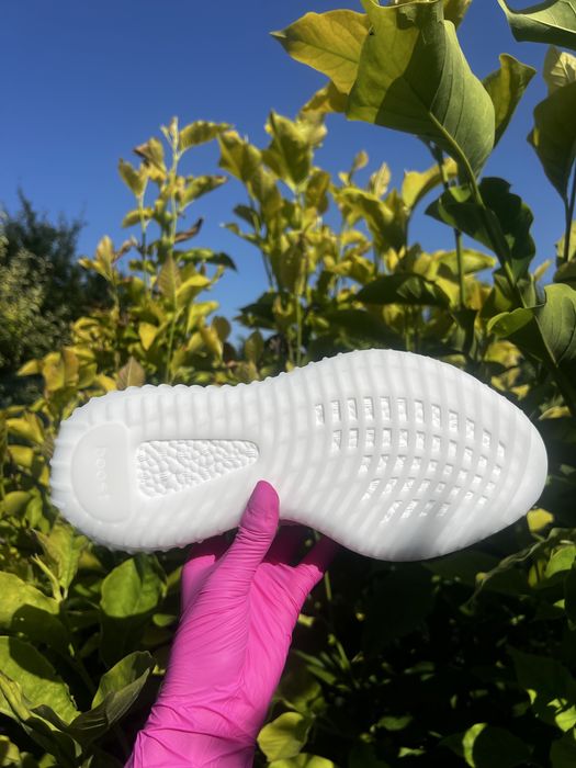 Yeezy 350 din spuma