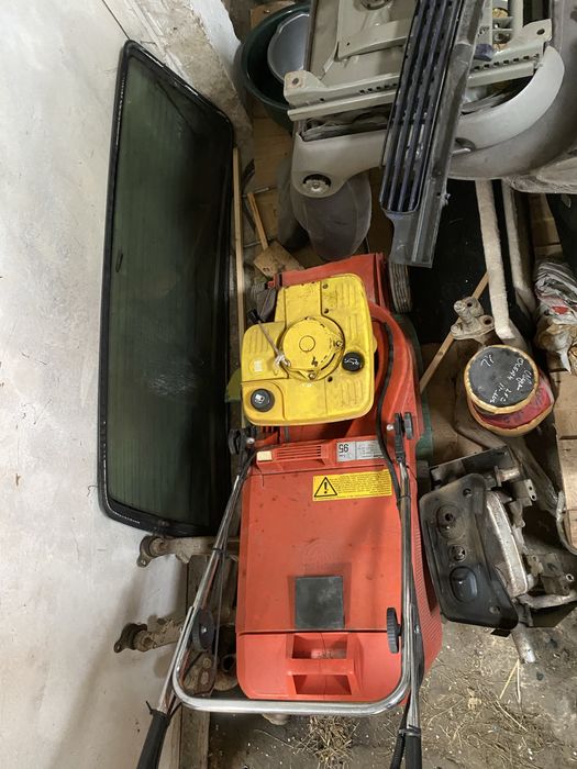 Vand masini de tuns iarba (la pachet)