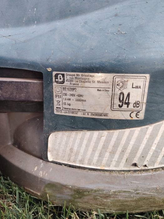 Mașina de tuns gazon