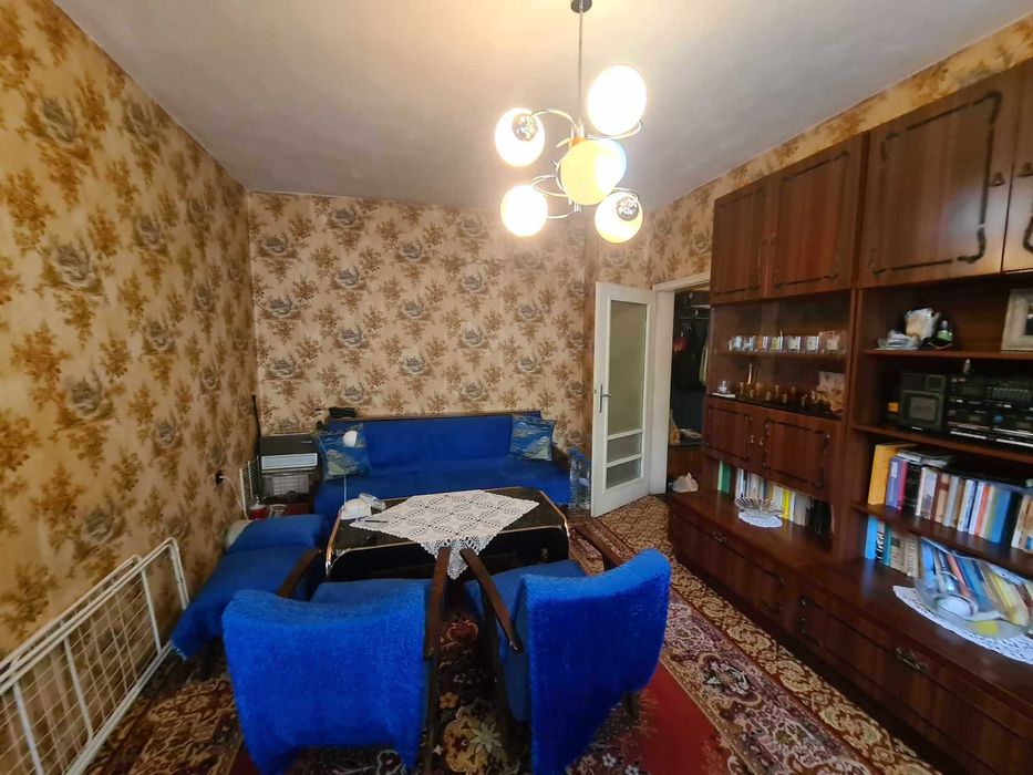 ТРИСТАЕН АПАРТАМЕНТ в центъра на град Хасково