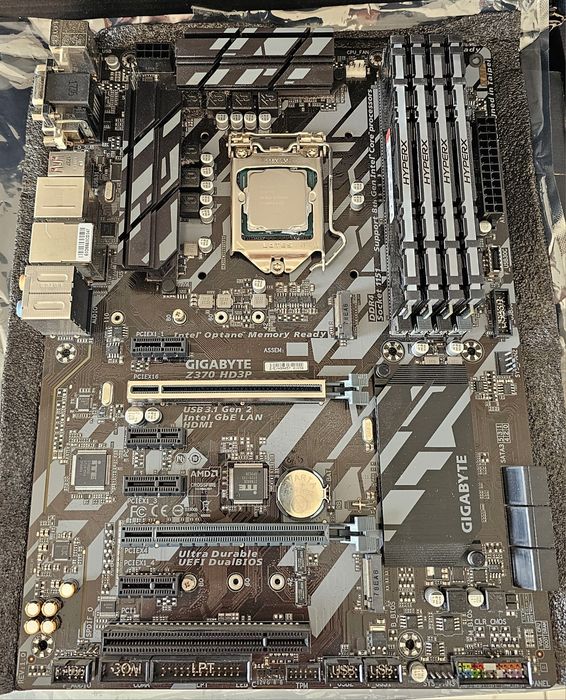 Placă de bază gigabyte z370+cpu Intel i7 8700+rami hyperx predator 32g