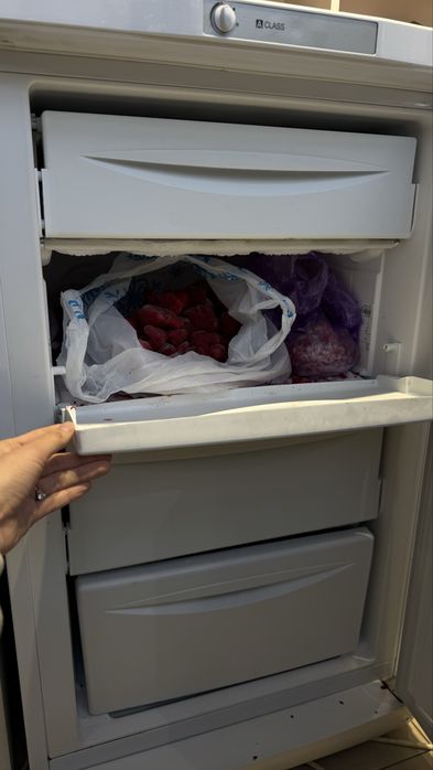 Продам морощильрую камеру indesit, Ледогенератор