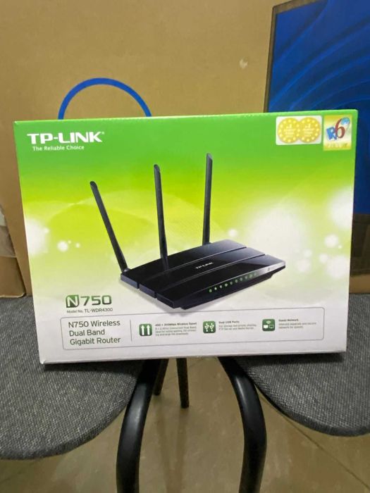 WiFi роутер TP-Link.  SVC стабилизатор