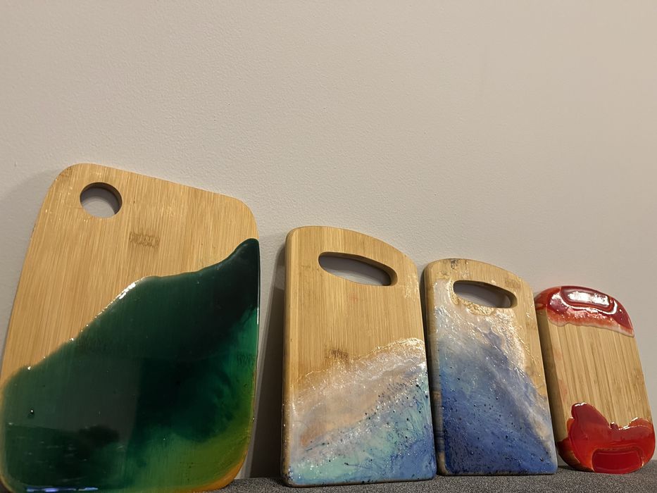 Ръчно изработени дървени дъски със смола