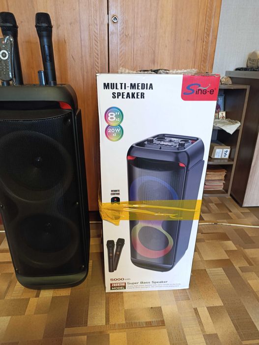 Блютуз Колонка с микрофоном.