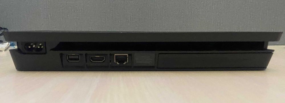 Продаю PlayStation 4 Slim 1tb