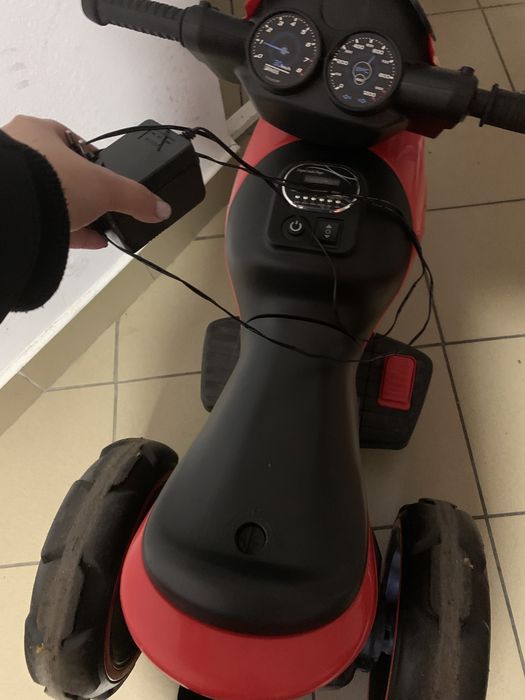 Vand motocicleta electrica pentru copii