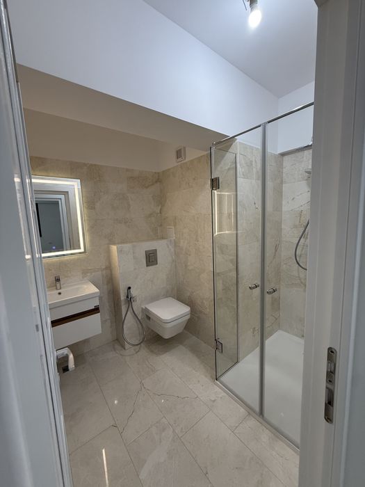 Închiriez apartament 2 camere nemobilat – birou / spațiu de lucru