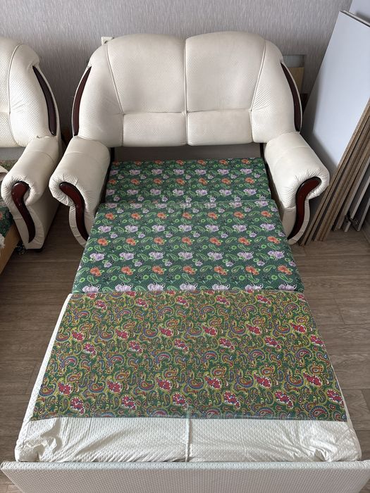 Продам два раздвижных дивана