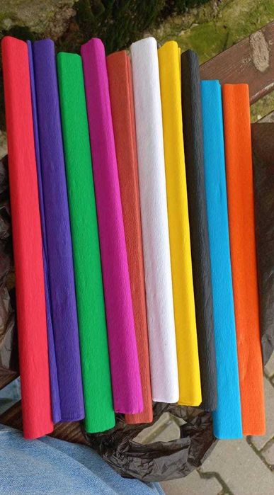 Тишу и креп  хартия ,цена 2.50лв за брой