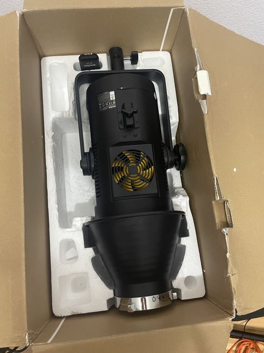 световые приборы Godox SL150II