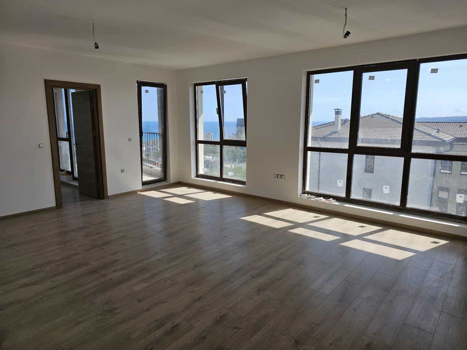 Продава се Тристаен апартамент в Варна, Бриз - 107 кв.м за 1335 €/кв.м - Снимка #1
