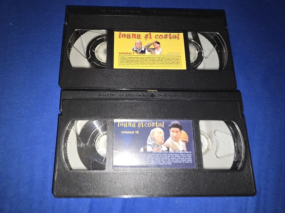 Pachet cu două caste video,vhs, cu grupul Vacanta mare, Leana și Costel, vol.7 și 10, 90 de lei, plus bonus