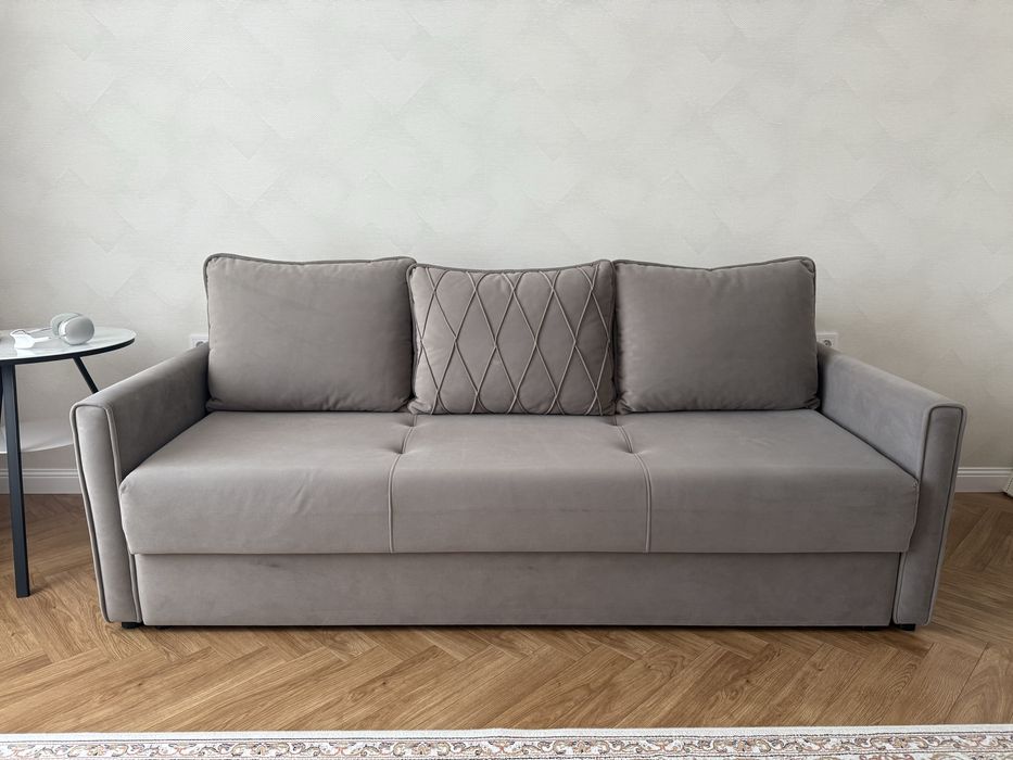 Продам диван для гостиной