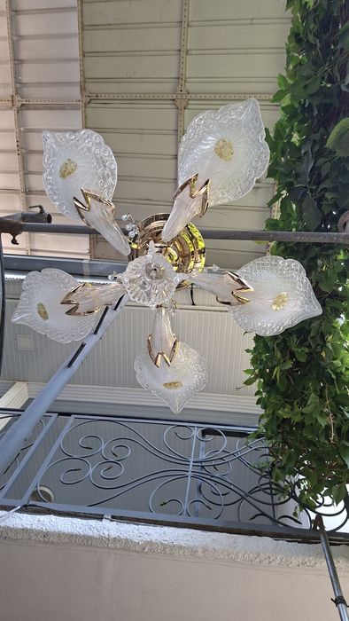 Срочно продам Люстра