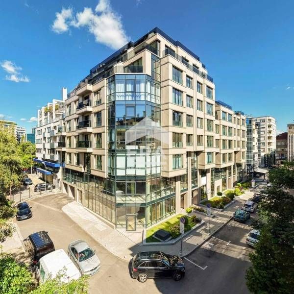 Ресторант в нова модерна сграда до метростанция Джеймс Баучер, кв. Лоз