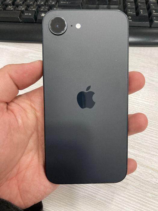 iPhone 16e черный объем памяти 128ГБ