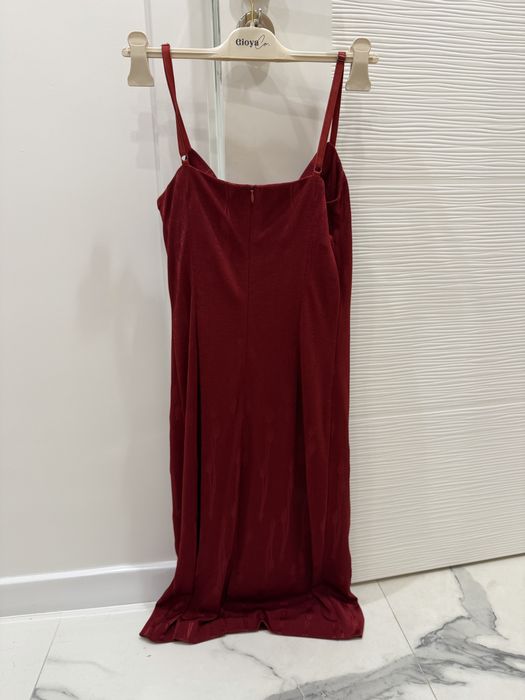 Стилна червена рокля