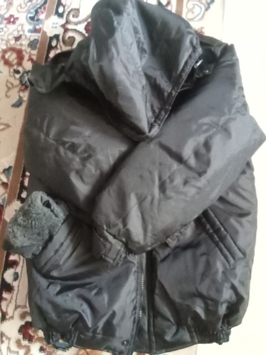 Куртка зимняя тёплая.