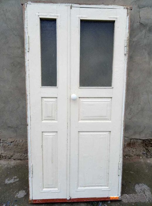 Ағаш есік сатылады 8000 тг