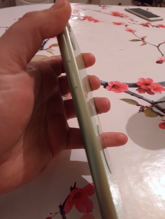 Срочно продам телефон