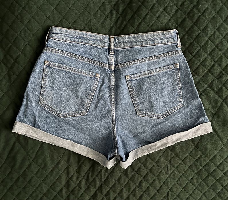 Blugi scurti Bershka de dama marimea 36