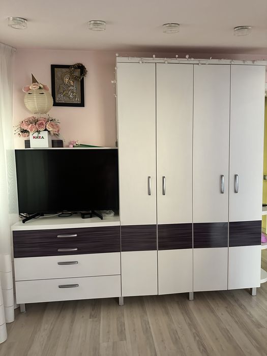 Dulap cu sertare alb si mov