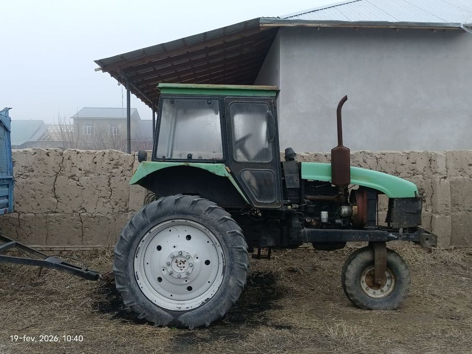 Traktor MTZ 80.11. Xamma joyi radnoy