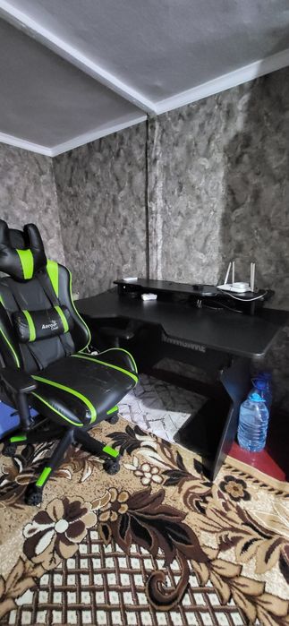 Продам стол и кресло.