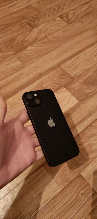 Продам Iphone 13