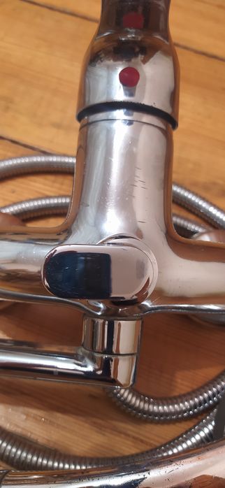 Смеситель для ванны.