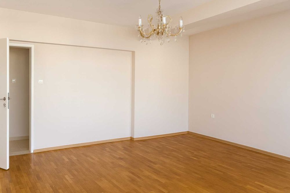 Дава се под наем Тристаен апартамент в София, Карпузица - 123 кв.м за 818 € - Снимка #2