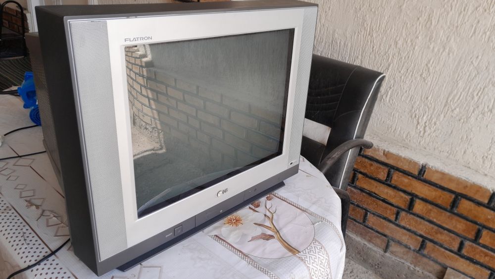 Телевизор и поставка