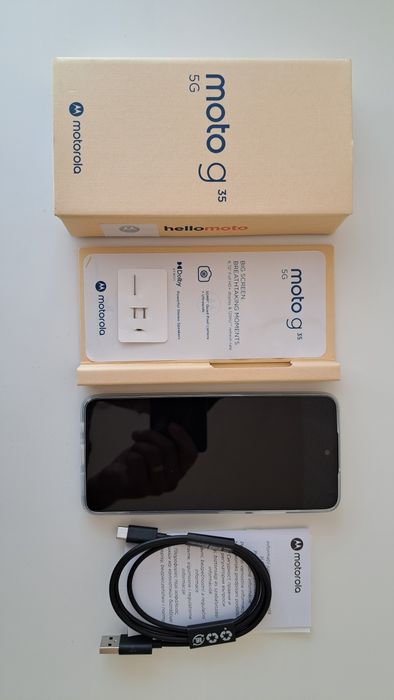 Продавам Moto g35 5G 256 GB/8GB RAM
