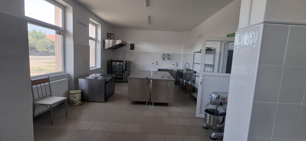 Închiriez spațiu comercial  magazin bar patiserie