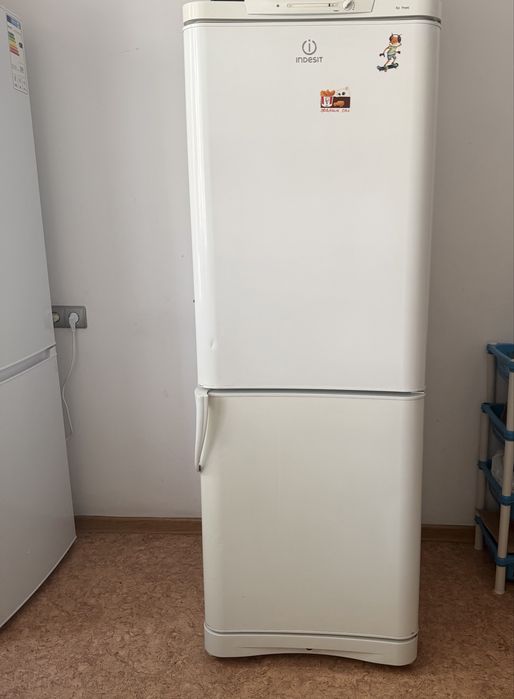 Холодильник Indesit