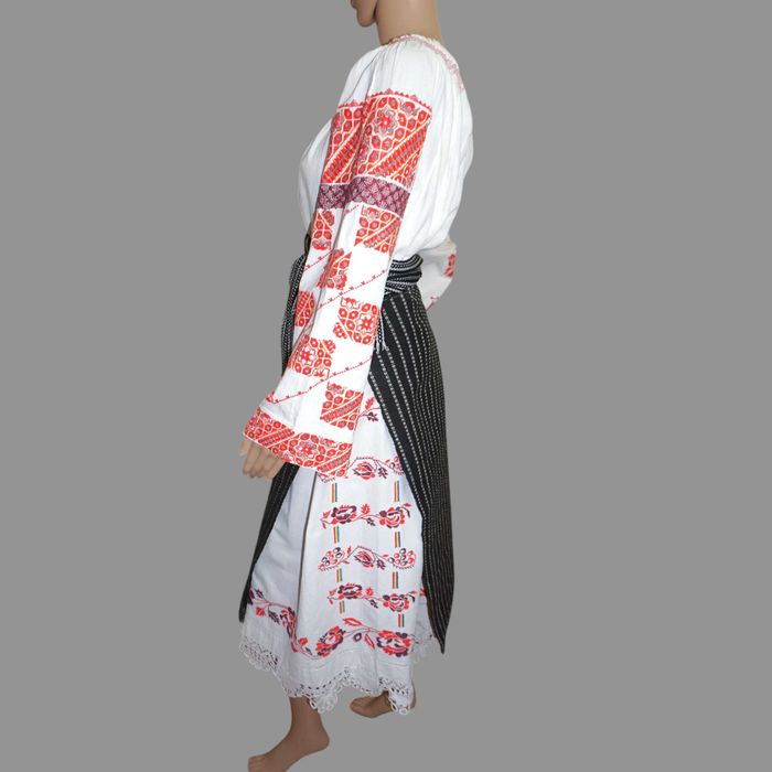Costum popular vechi autentic din Banat masura M-L