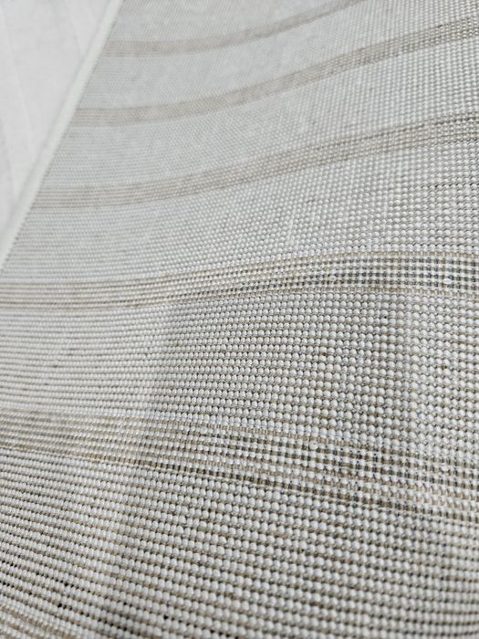 Ковёр белый, с серым оттенком