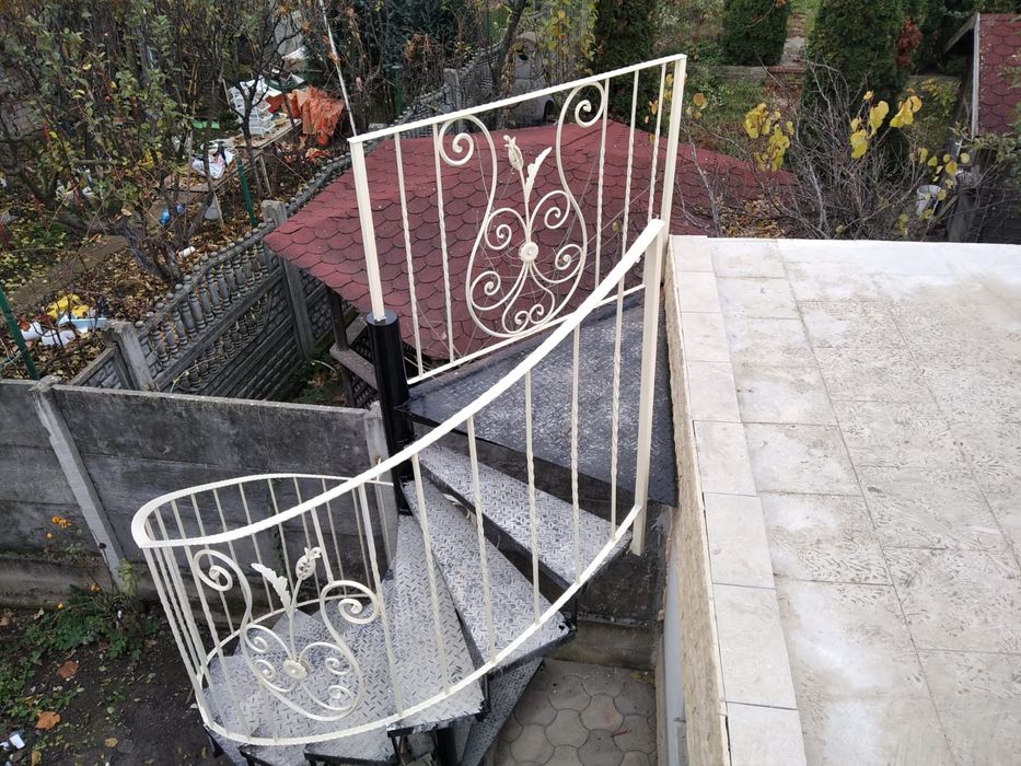 Scară metalică interioară sau exterioară