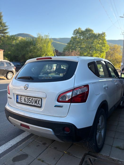 Бял джип-Nissan qasqai