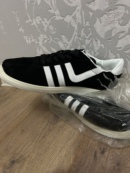 Кросовки  новые .