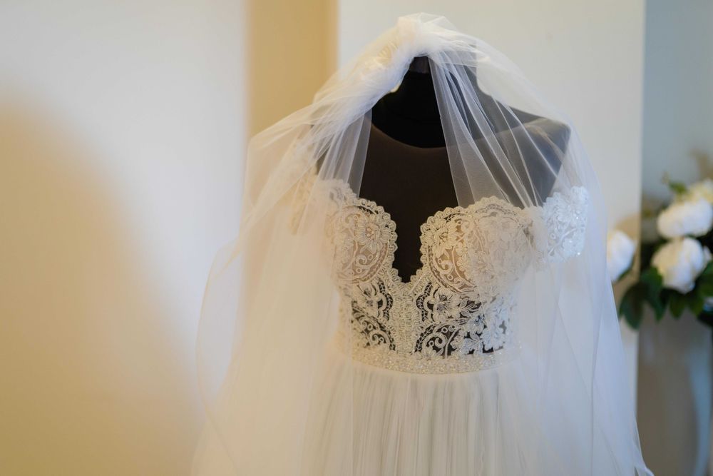 Rochie de mireasă Maya Fashion, mărimea XS/S, cu voal și diademă