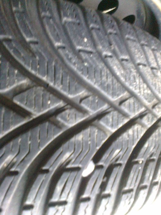 Продавам почти нови зимни гуми на стоманени джанти