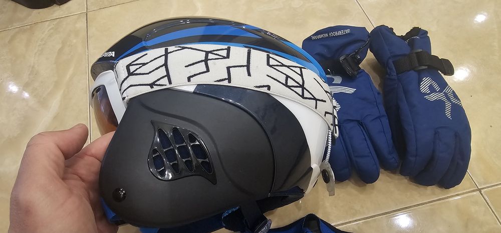 Ски каска +очила