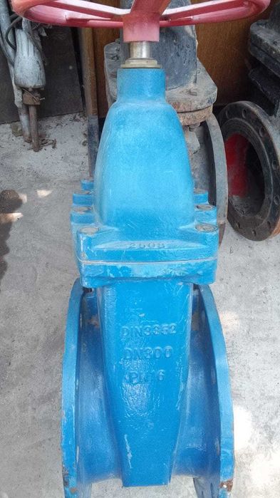Задвижка Д300 новая