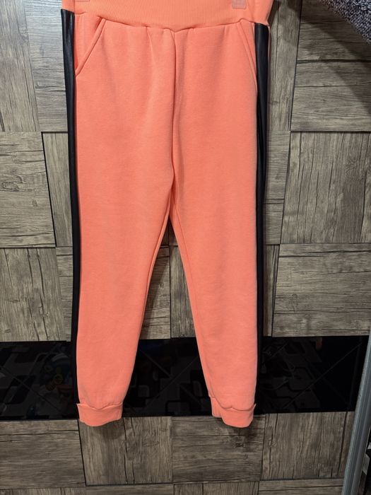 Спортивный костюм яркий