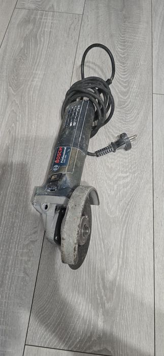 Bosch Profesional GPS 880.Nu este nou a fost folosit de 3 ori .Perfect în stare foarte bună de funcționare.